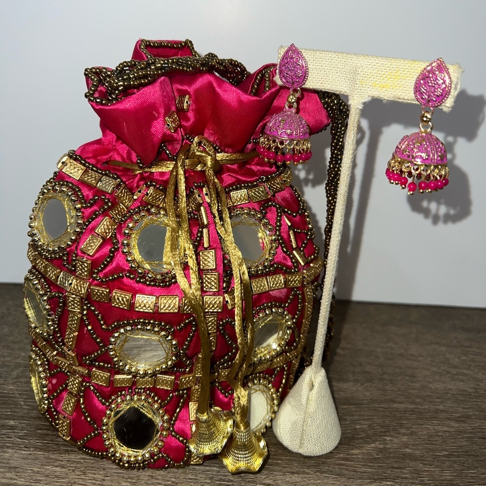 SET ‼️Traditional Indian earrings and bag set.